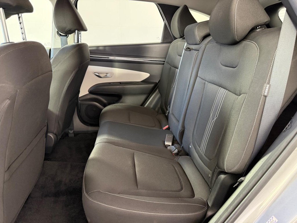 Hyundai Tucson Plug-In Hybrid Vehicle Full-screen Gallery Image 17