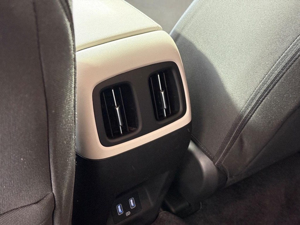 Hyundai Tucson Plug-In Hybrid Vehicle Full-screen Gallery Image 19