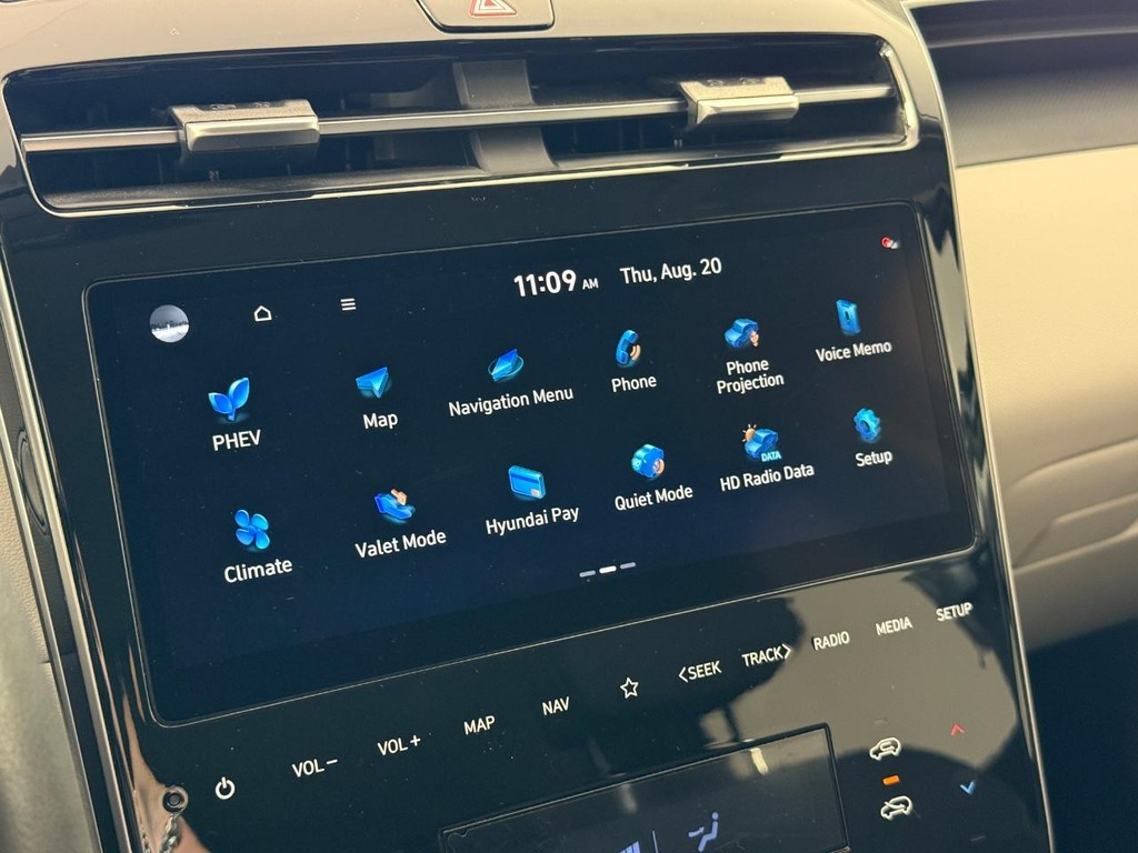 Hyundai Tucson Plug-In Hybrid Vehicle Full-screen Gallery Image 23