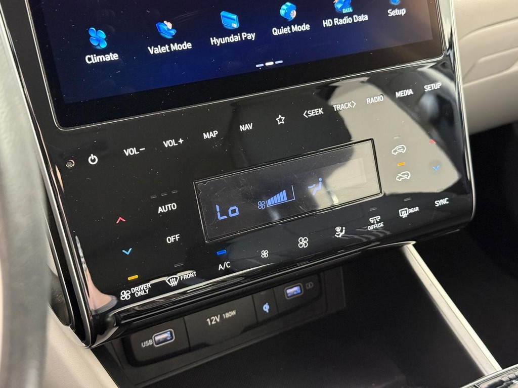Hyundai Tucson Plug-In Hybrid Vehicle Full-screen Gallery Image 24