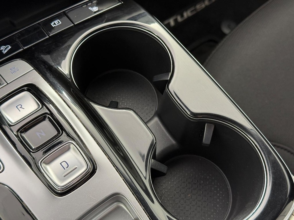 Hyundai Tucson Plug-In Hybrid Vehicle Full-screen Gallery Image 25