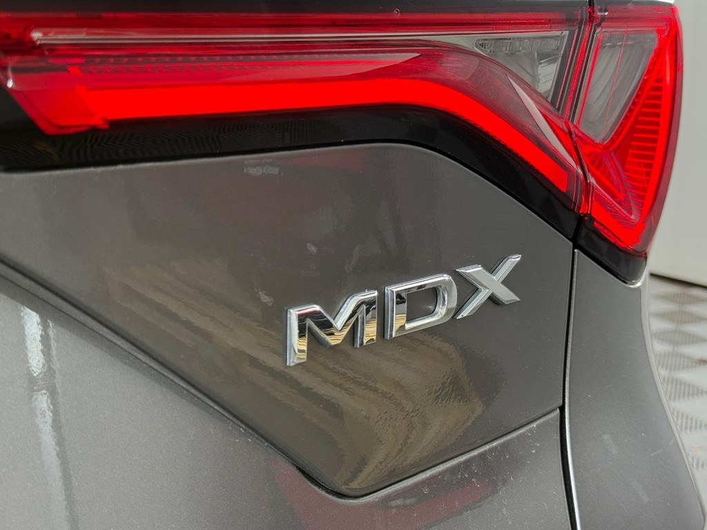 Acura MDX Vehicle Full-screen Gallery Image 05