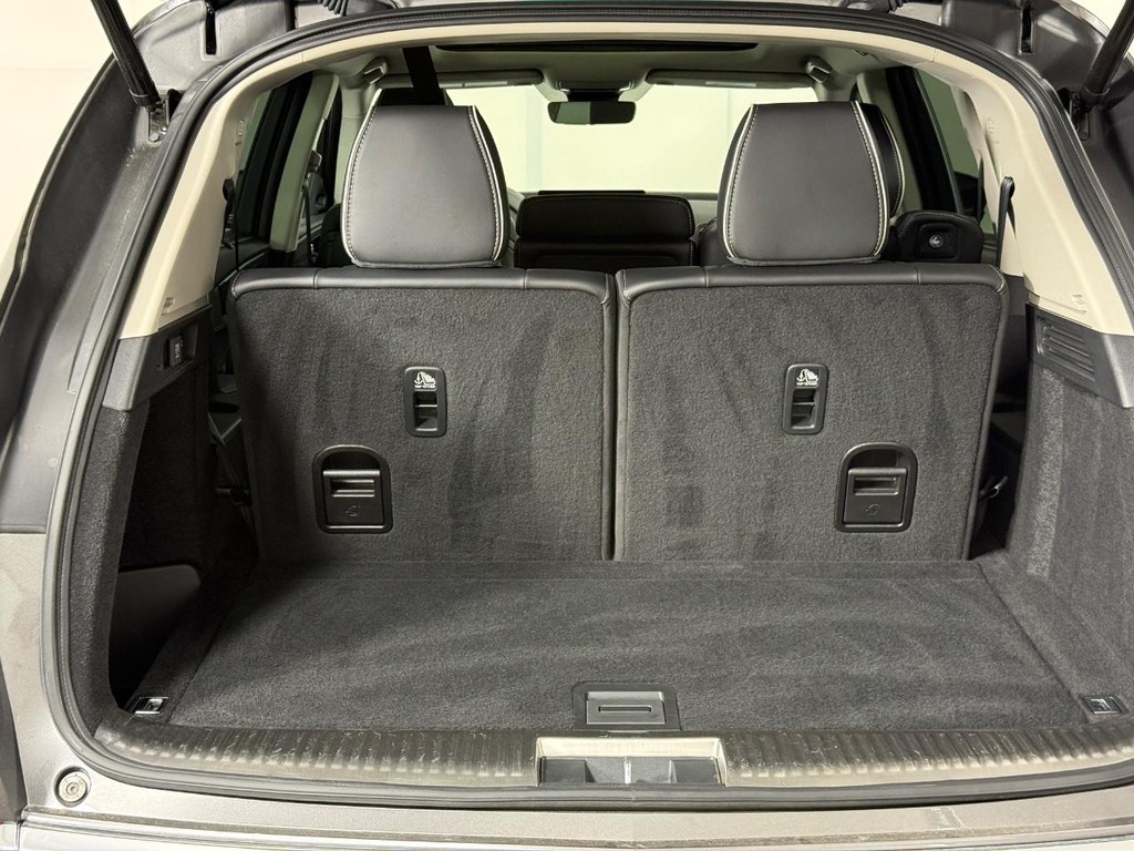 Acura MDX Vehicle Full-screen Gallery Image 07