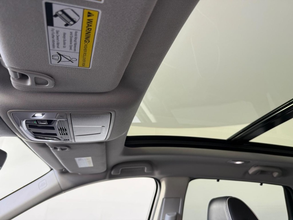 Acura MDX Vehicle Full-screen Gallery Image 14
