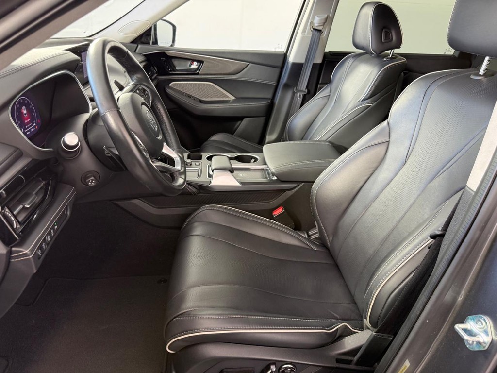 Acura MDX Vehicle Full-screen Gallery Image 15