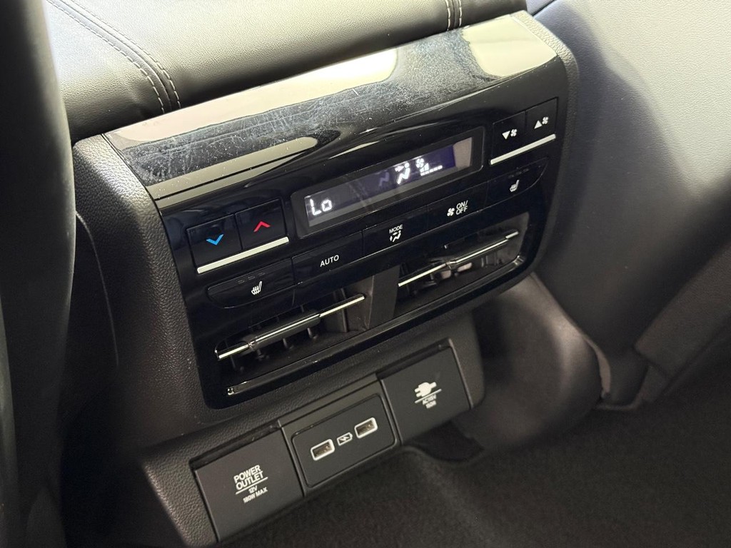 Acura MDX Vehicle Full-screen Gallery Image 20