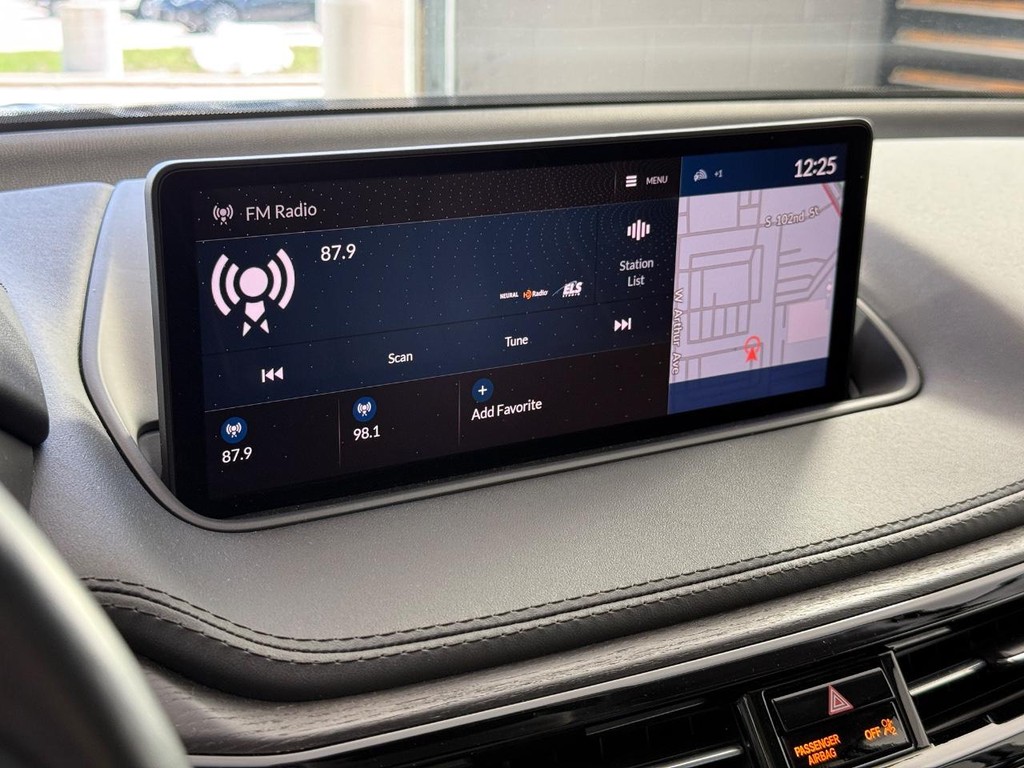 Acura MDX Vehicle Full-screen Gallery Image 24