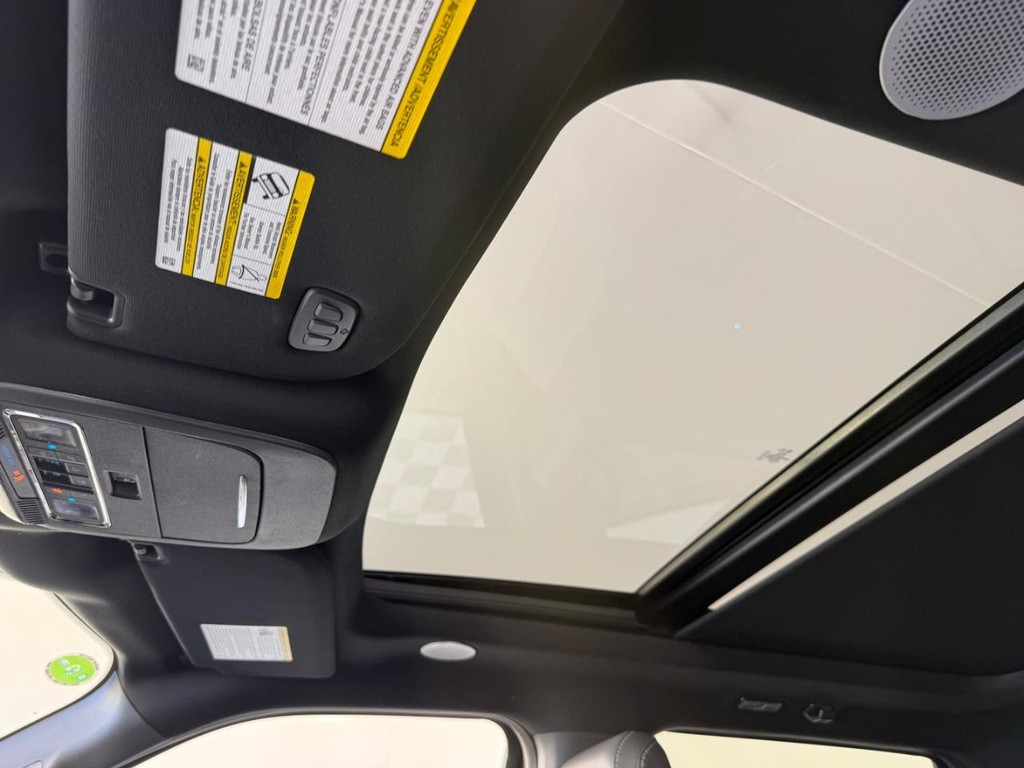 Ford F-150 Vehicle Full-screen Gallery Image 14