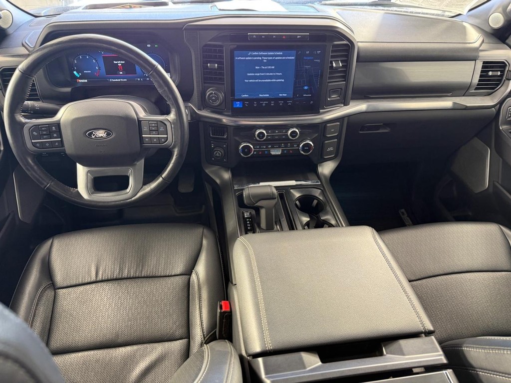 Ford F-150 Vehicle Full-screen Gallery Image 18