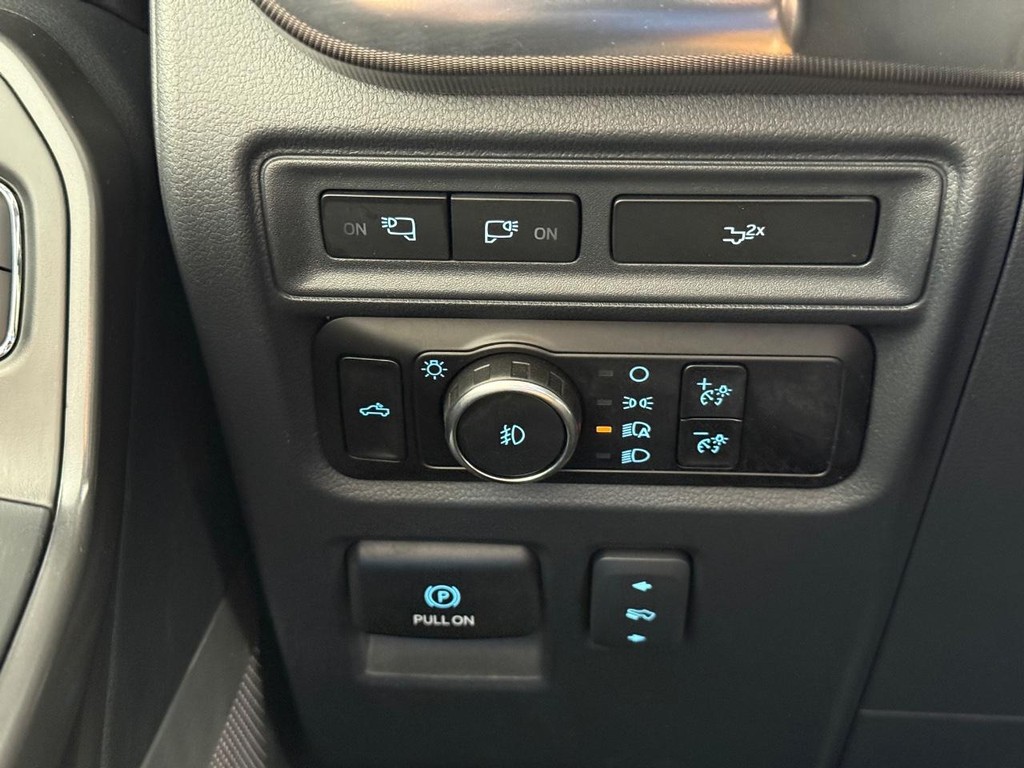 Ford F-150 Vehicle Full-screen Gallery Image 27