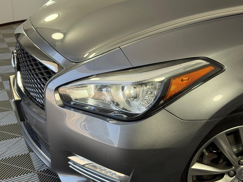 INFINITI Q70 Vehicle Full-screen Gallery Image 28