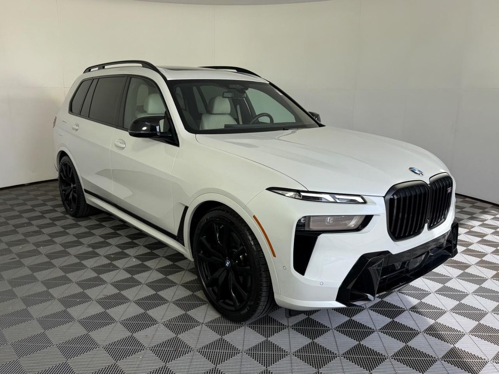 BMW X7 Vehicle Full-screen Gallery Image 01