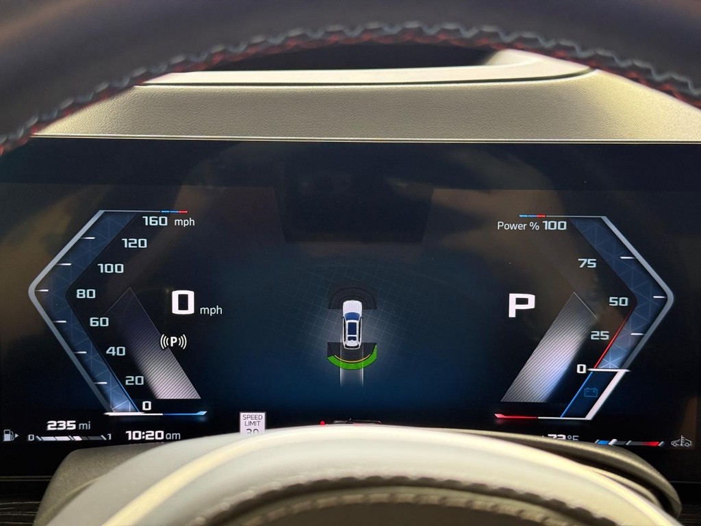 BMW X7 Vehicle Full-screen Gallery Image 21