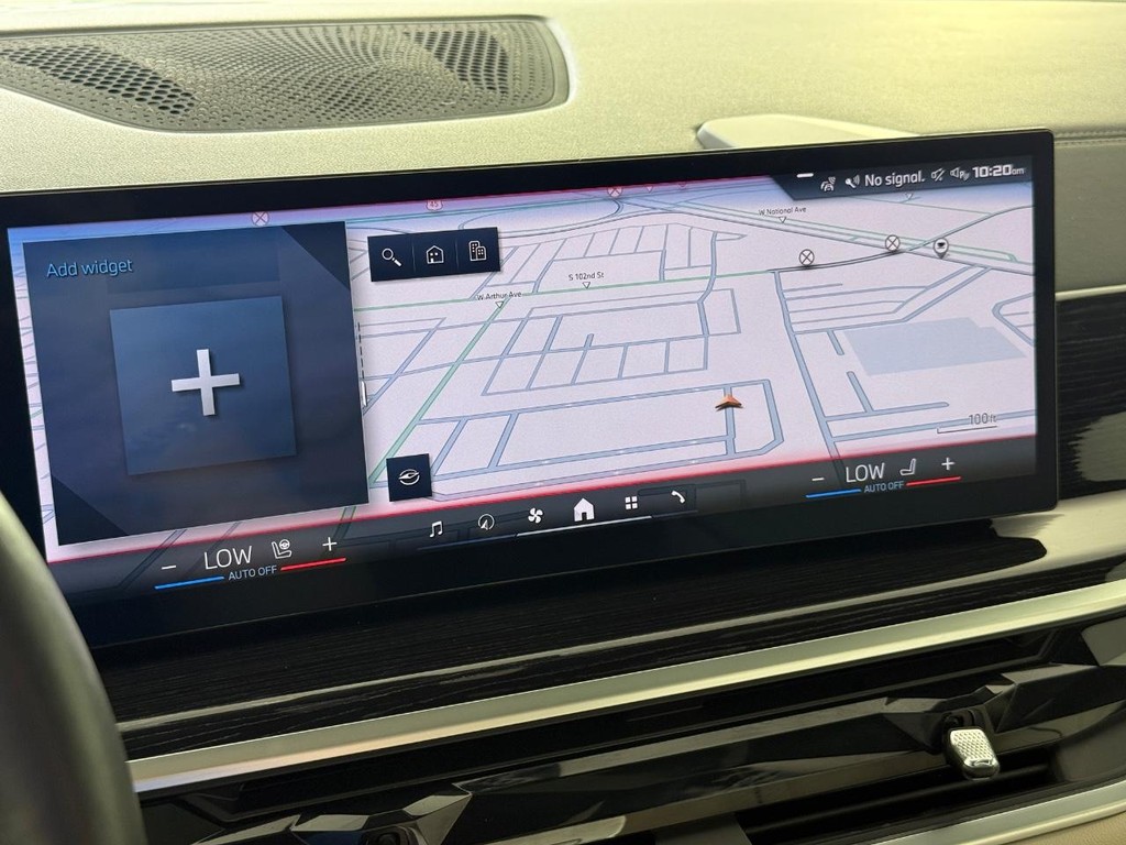 BMW X7 Vehicle Full-screen Gallery Image 22