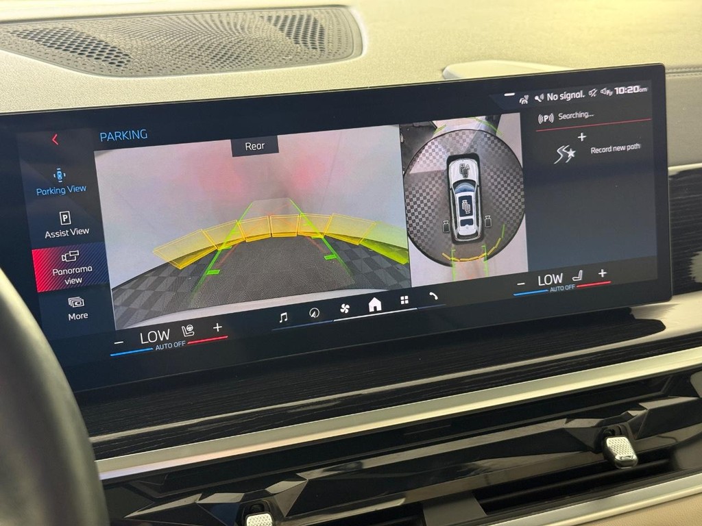 BMW X7 Vehicle Full-screen Gallery Image 26