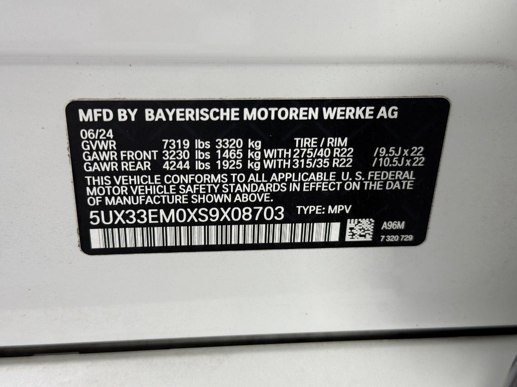 BMW X7 Vehicle Full-screen Gallery Image 28