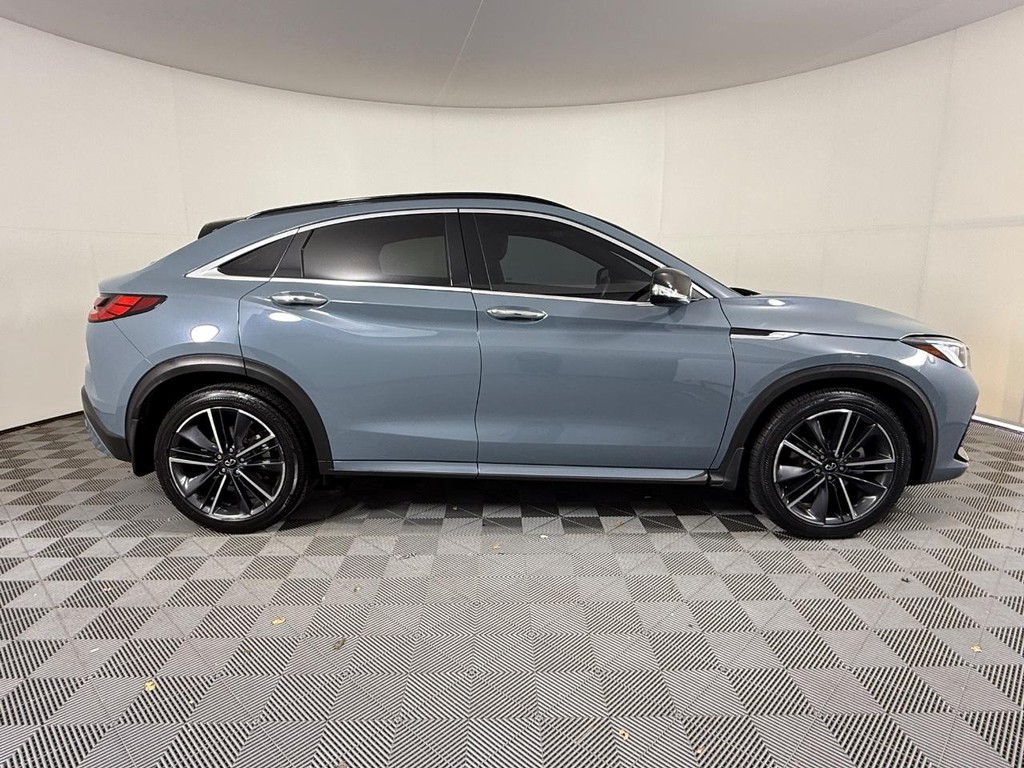 INFINITI QX55 Vehicle Full-screen Gallery Image 02