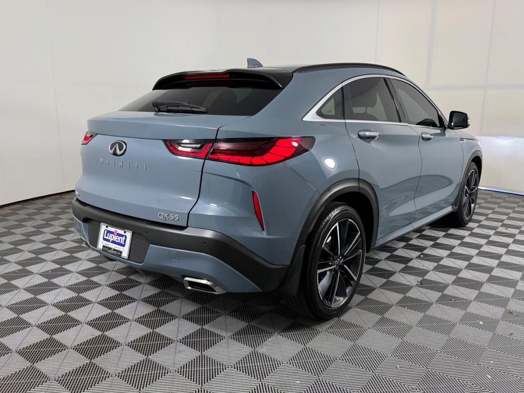 INFINITI QX55 Vehicle Full-screen Gallery Image 03