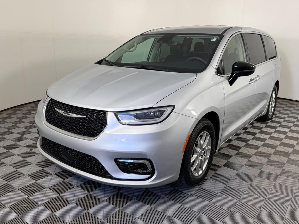 Chrysler Pacifica Vehicle Full-screen Gallery Image 08