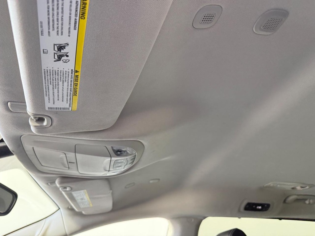 Chrysler Pacifica Vehicle Full-screen Gallery Image 14