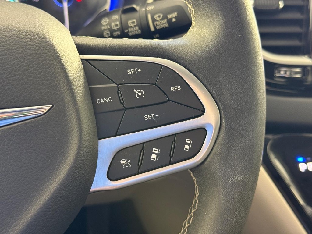 Chrysler Pacifica Vehicle Full-screen Gallery Image 22