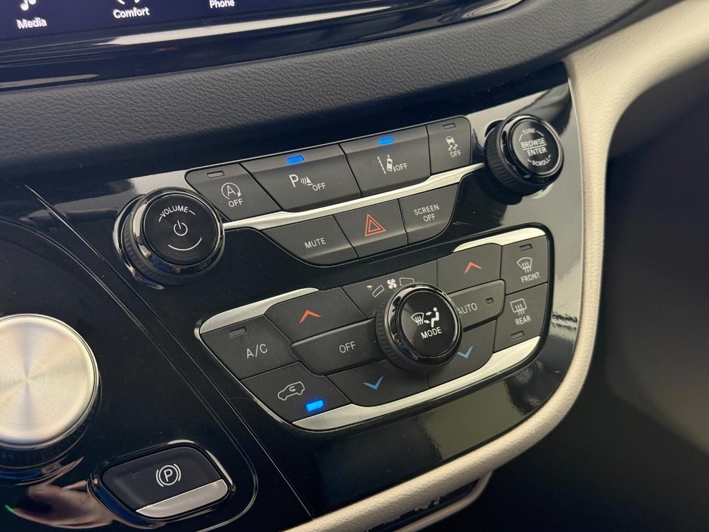 Chrysler Pacifica Vehicle Full-screen Gallery Image 26