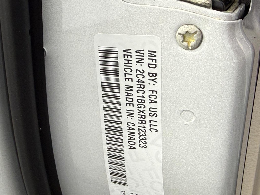 Chrysler Pacifica Vehicle Full-screen Gallery Image 29