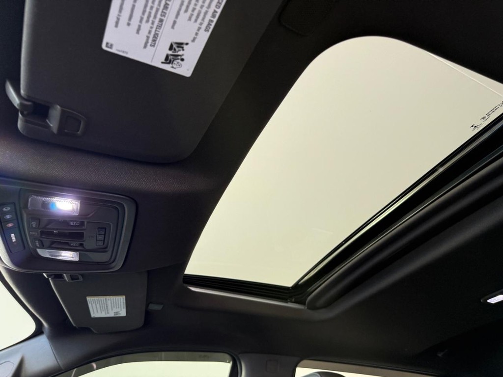 GMC Sierra 1500 Vehicle Full-screen Gallery Image 14