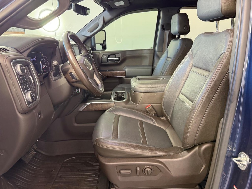 GMC Sierra 1500 Vehicle Full-screen Gallery Image 15