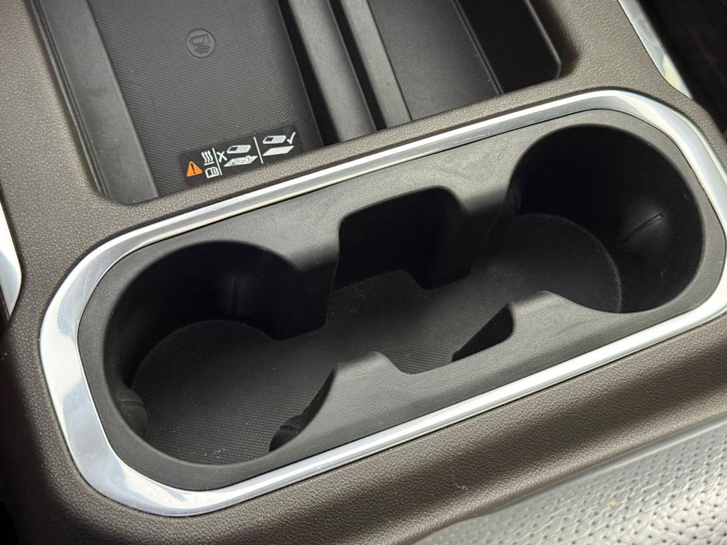 GMC Sierra 1500 Vehicle Full-screen Gallery Image 26