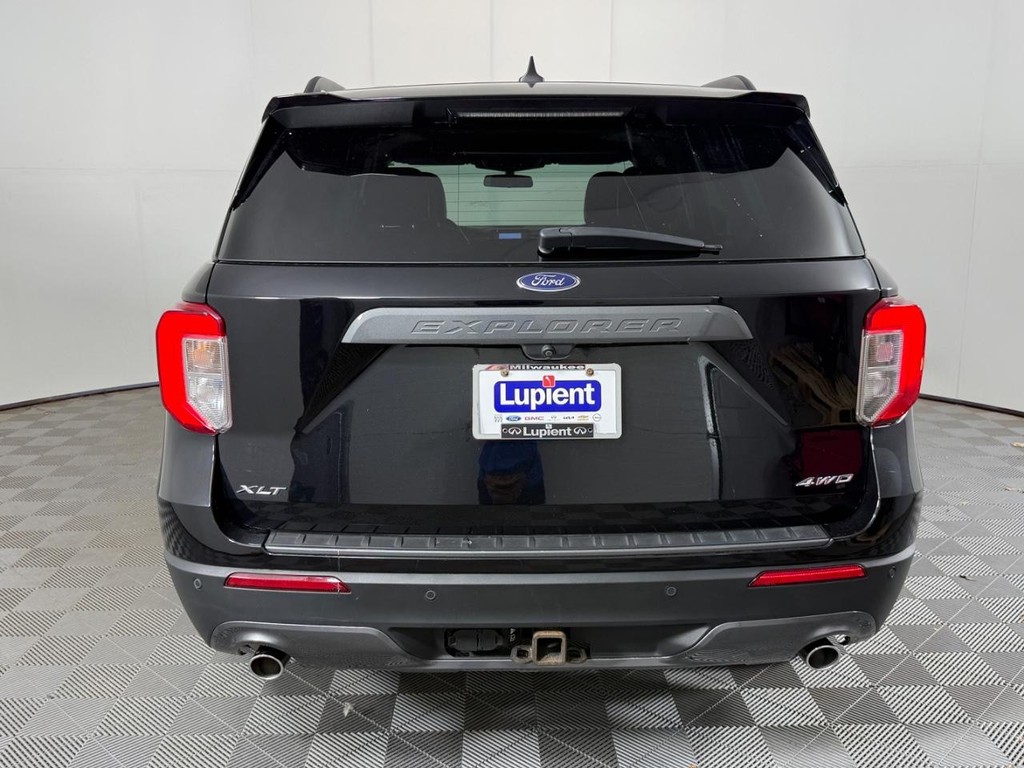 Ford Explorer Vehicle Full-screen Gallery Image 04
