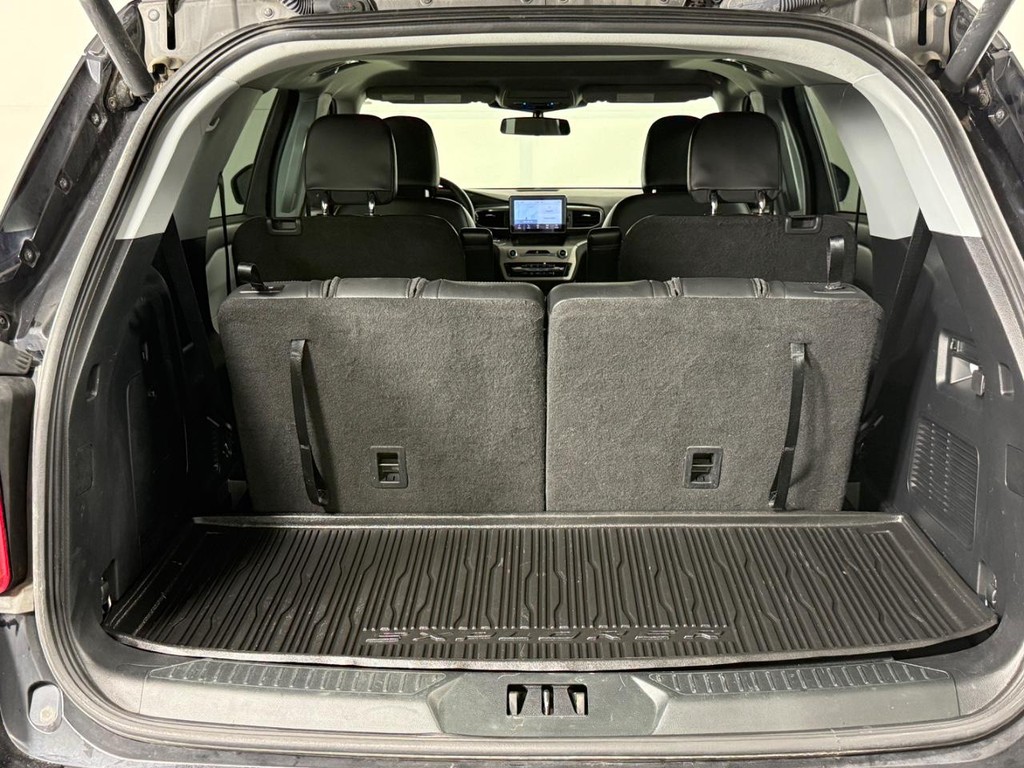 Ford Explorer Vehicle Full-screen Gallery Image 07