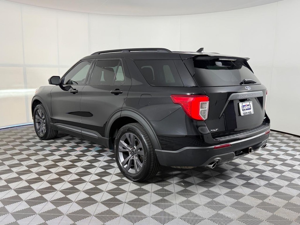 Ford Explorer Vehicle Full-screen Gallery Image 08