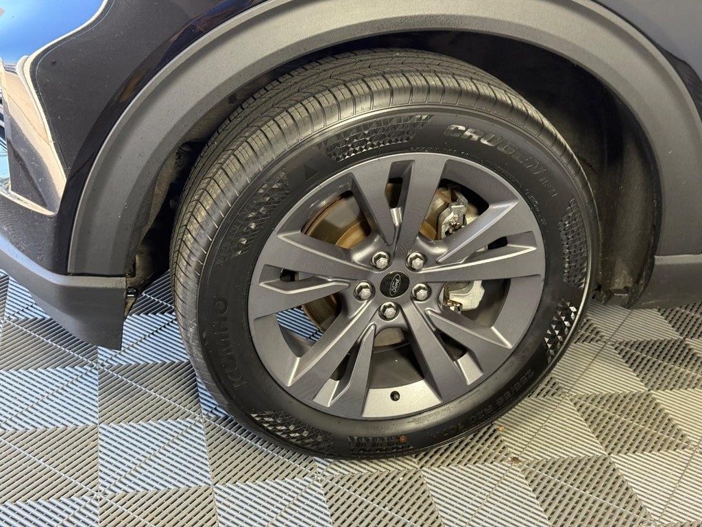 Ford Explorer Vehicle Full-screen Gallery Image 12
