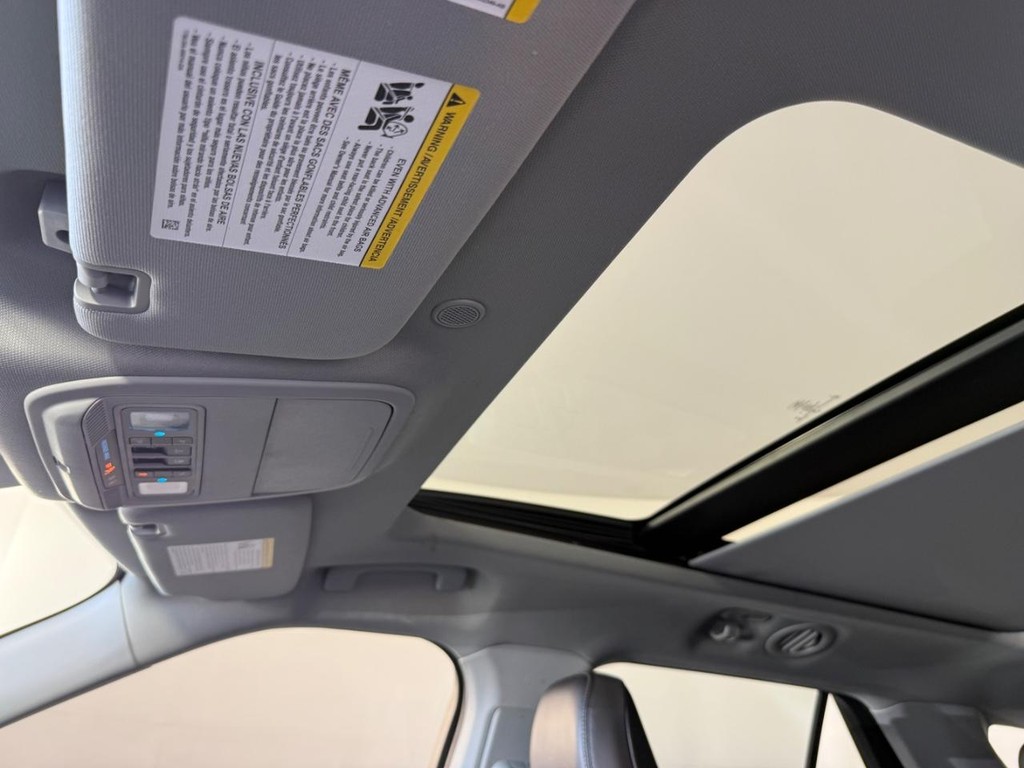 Ford Explorer Vehicle Full-screen Gallery Image 15