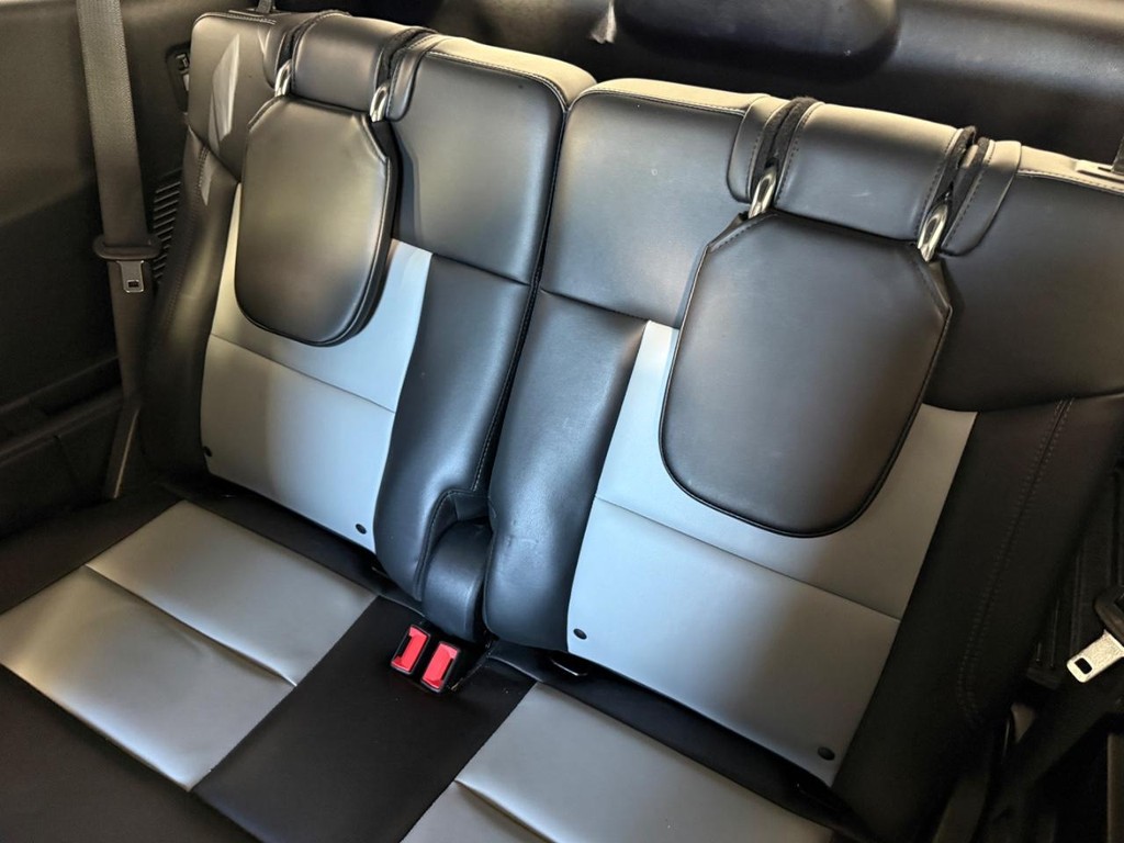 Ford Explorer Vehicle Full-screen Gallery Image 19
