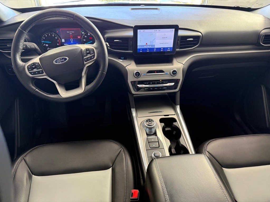 Ford Explorer Vehicle Full-screen Gallery Image 20