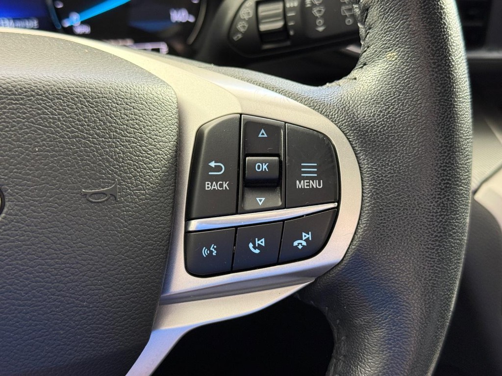 Ford Explorer Vehicle Full-screen Gallery Image 23