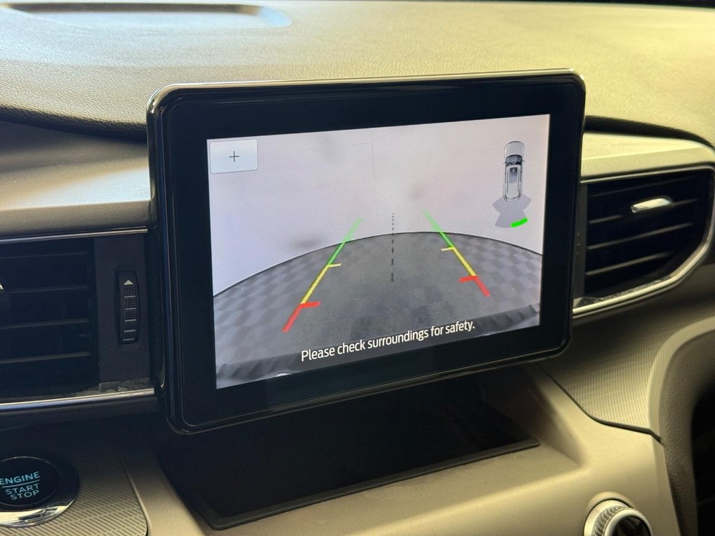 Ford Explorer Vehicle Full-screen Gallery Image 26