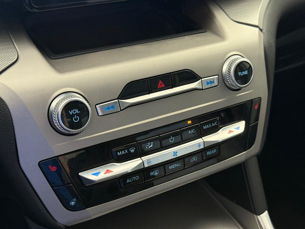 Ford Explorer Vehicle Full-screen Gallery Image 27