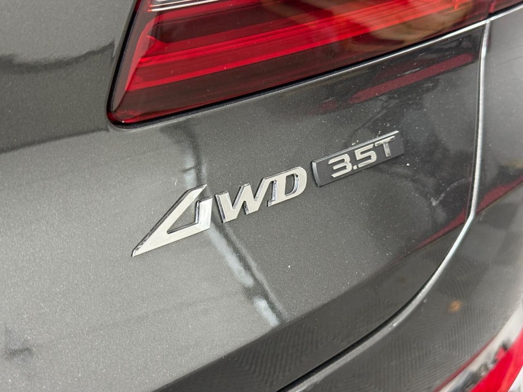 Genesis GV80 Vehicle Full-screen Gallery Image 06