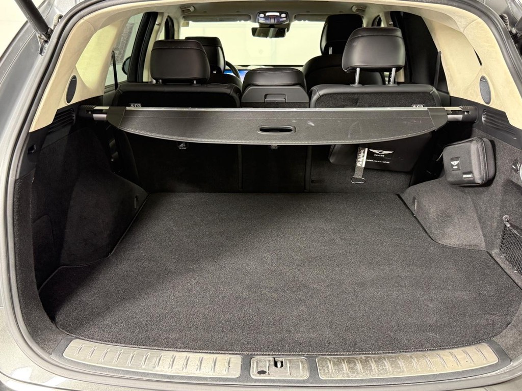 Genesis GV80 Vehicle Full-screen Gallery Image 07