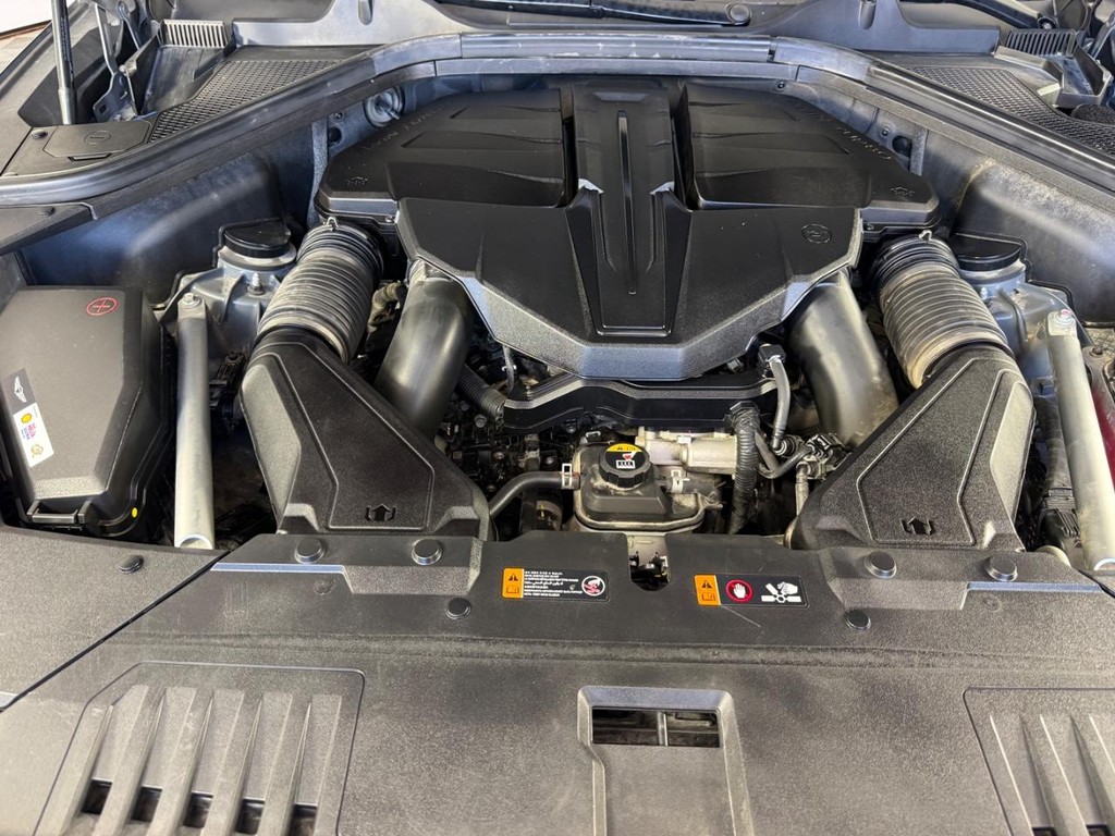 Genesis GV80 Vehicle Full-screen Gallery Image 14