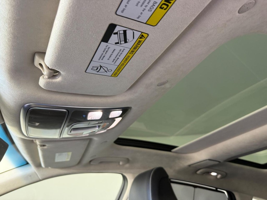 Genesis GV80 Vehicle Full-screen Gallery Image 15