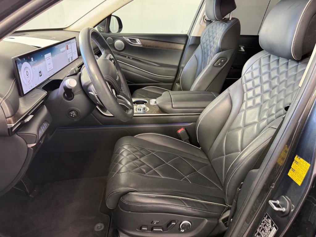 Genesis GV80 Vehicle Full-screen Gallery Image 16