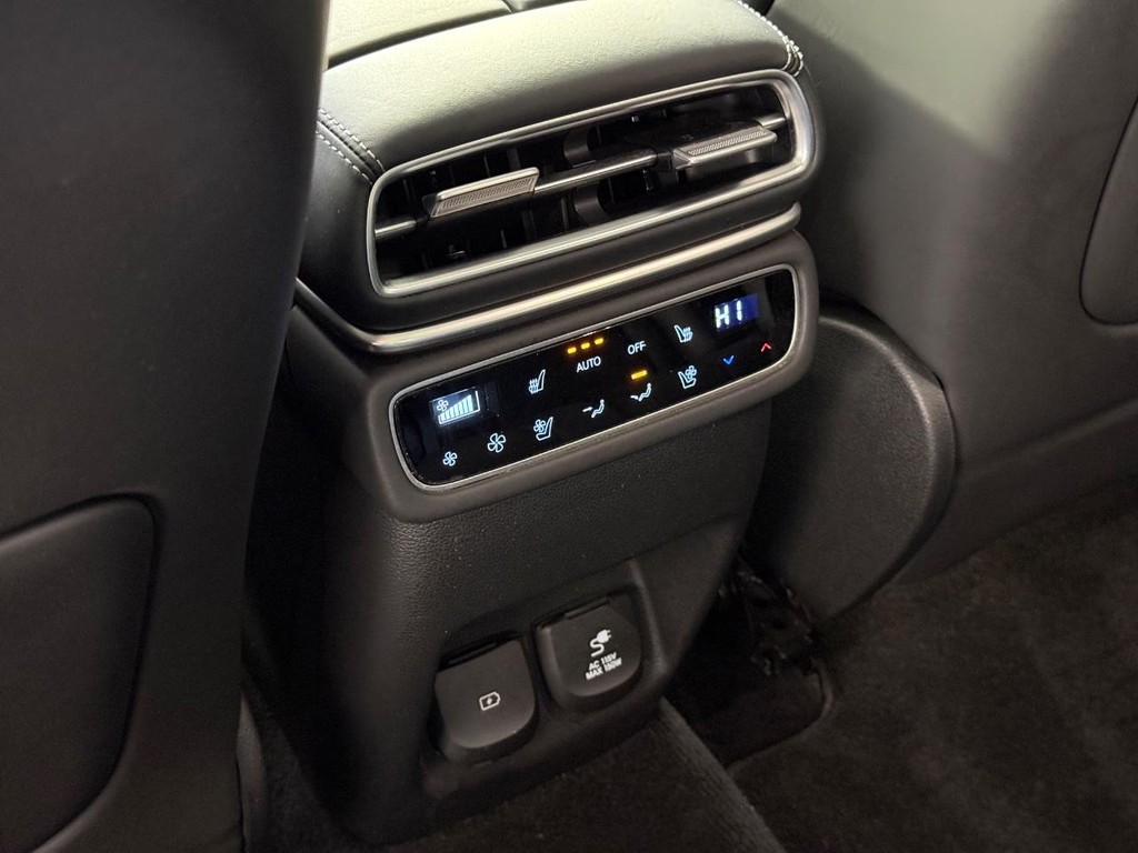 Genesis GV80 Vehicle Full-screen Gallery Image 20