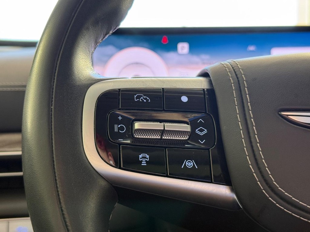 Genesis GV80 Vehicle Full-screen Gallery Image 21