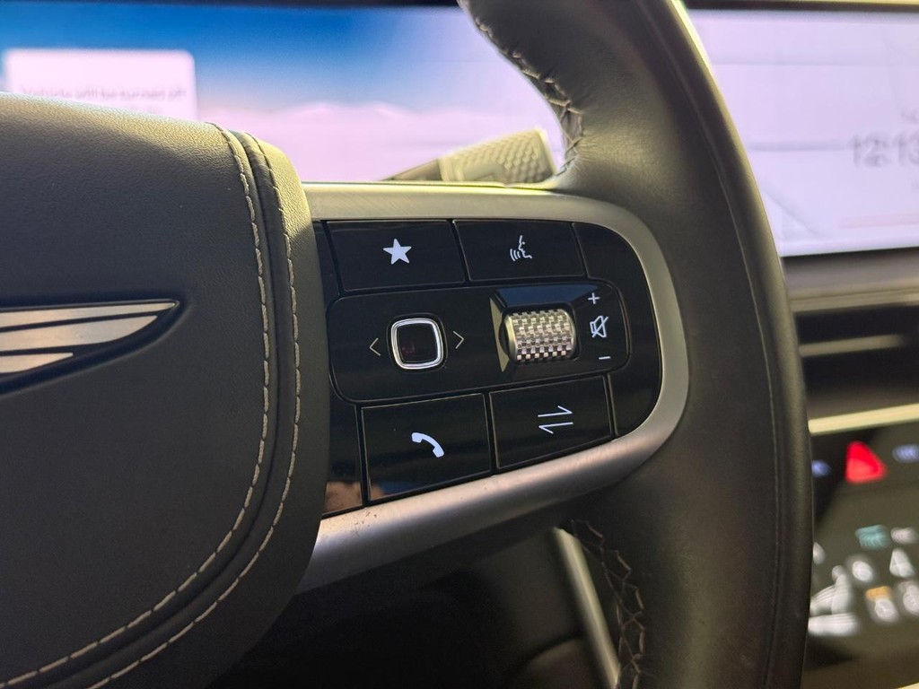 Genesis GV80 Vehicle Full-screen Gallery Image 22