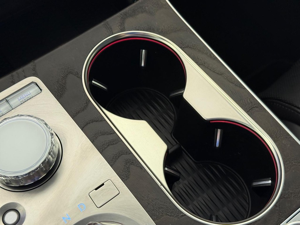 Genesis GV80 Vehicle Full-screen Gallery Image 27