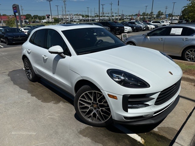 more details - porsche macan